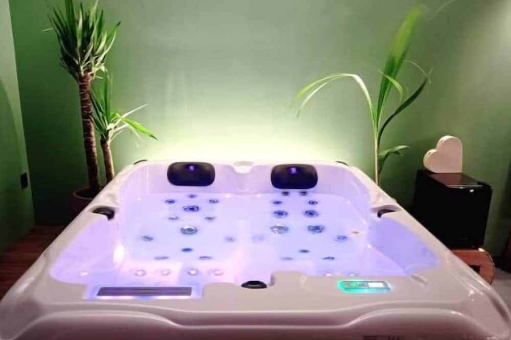 Jouy Apartment | Coeur du Bois / Jacuzzi / Love Room