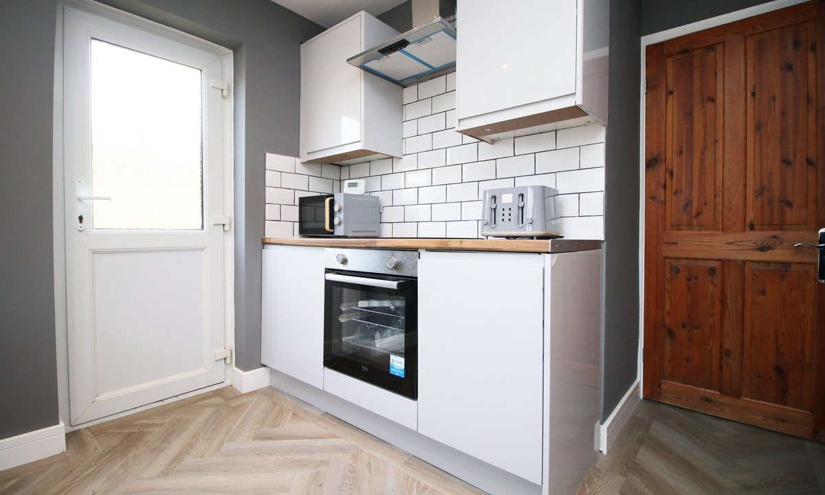 Cribbs Causeway House | Cohost Partners, Monthly/Weekly discounts