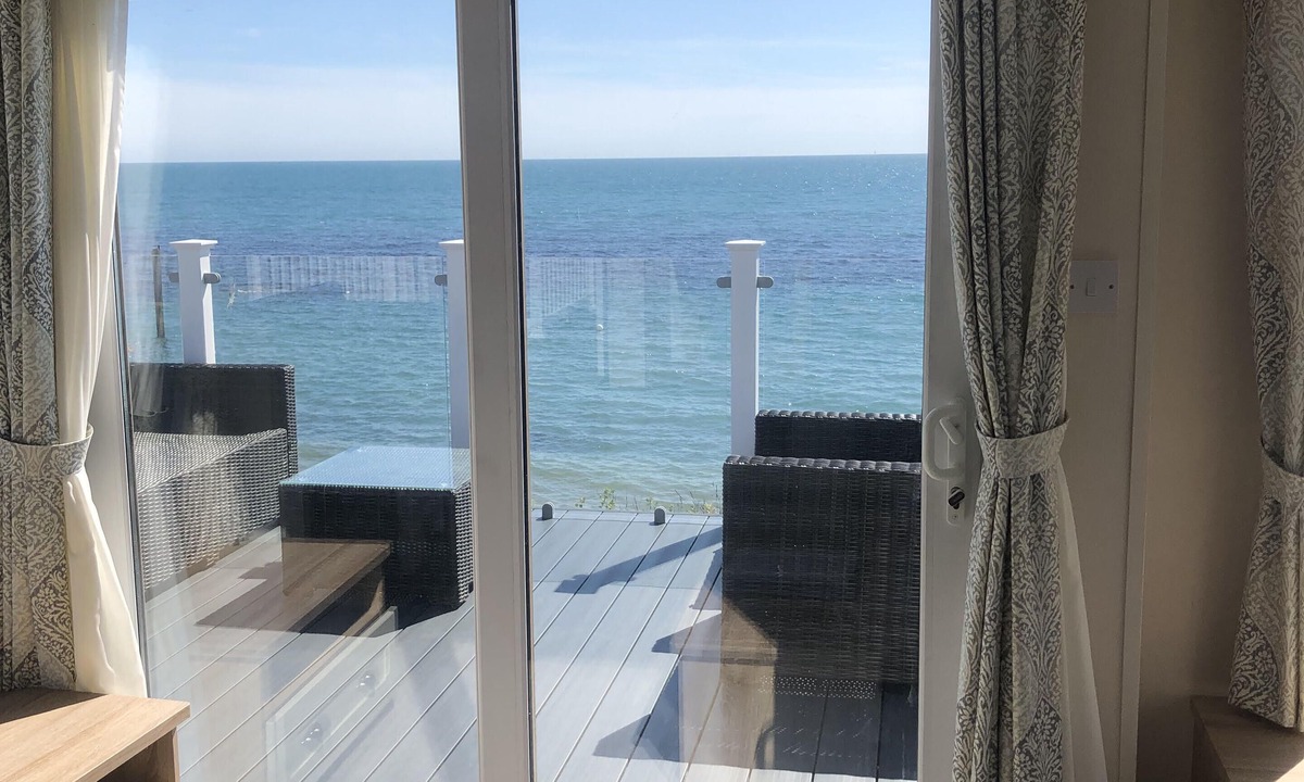 Holworth Cabin | Willow - Creek Caravan Park Ringstead - Dog Friendly