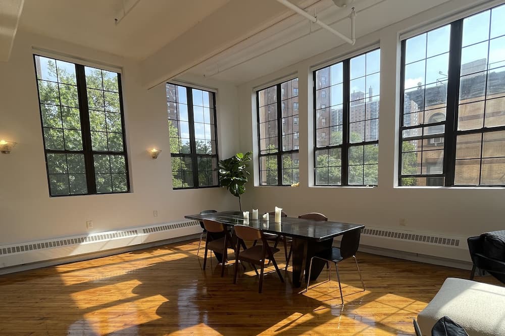 Hoboken Apartment | Brooklyn: Gorgeous, Classic Corner Loft
