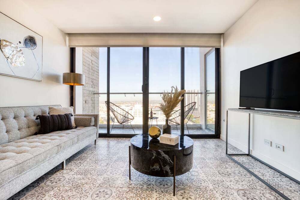 Avenida Revolucion Apartment | Epic Apt w/Balcony+View | Lounge+Gym+Pool Table