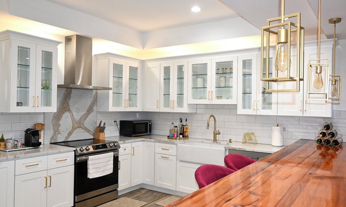 Wolcott House | Modern cozy home, pet friendly