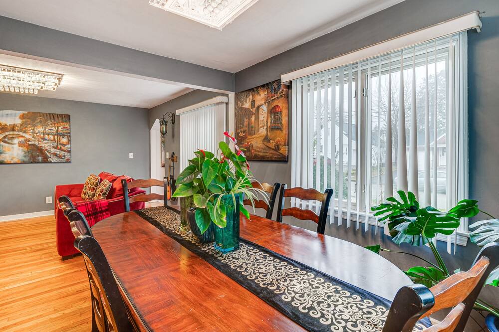 Dumont House | Charming Bergenfield Retreat: 16 Mi to Manhattan!