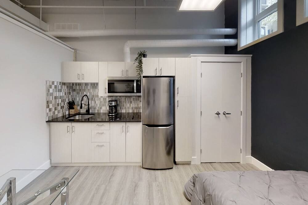 Sandy Hill Apartment | Private Bachelor in Sandy hill!