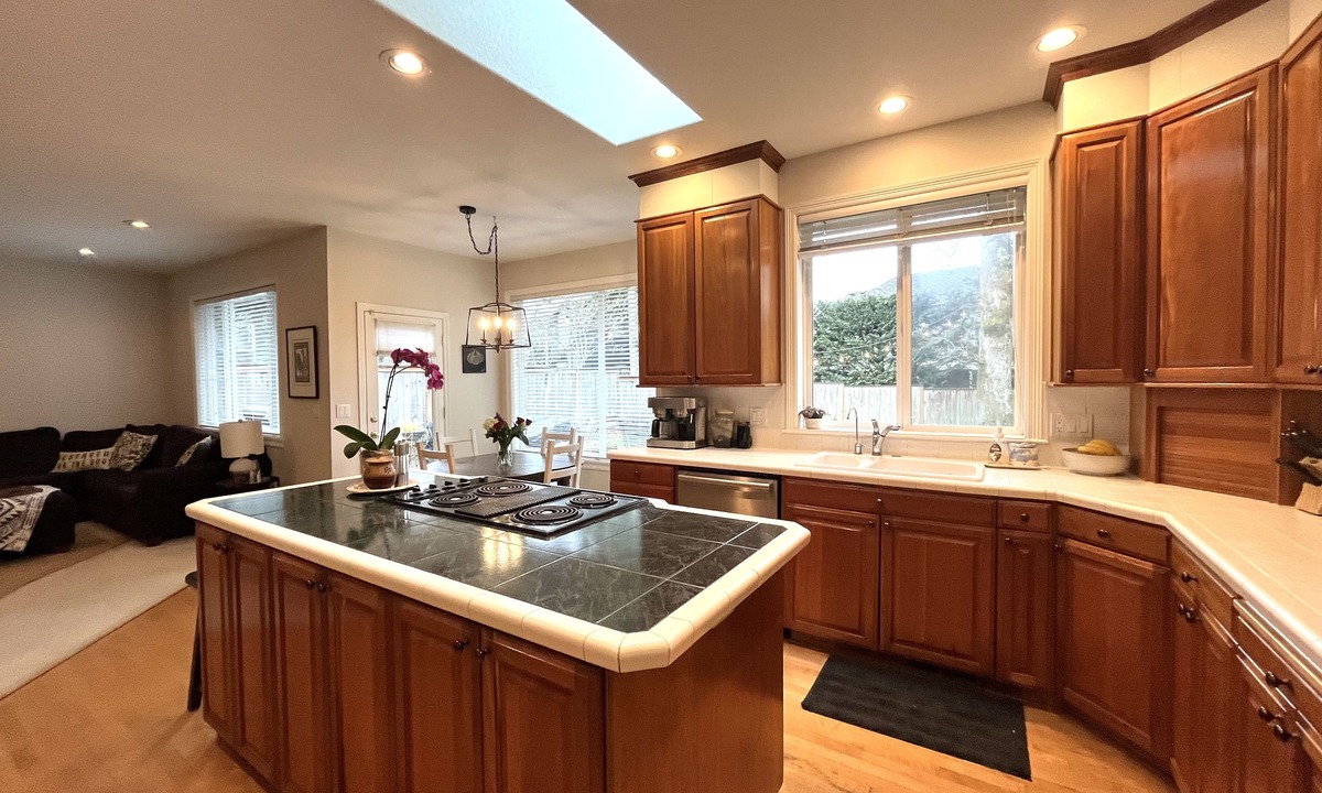 Wilsonville House | Cascade Family Retreat centrally located near all Portland Oregon’s finest!