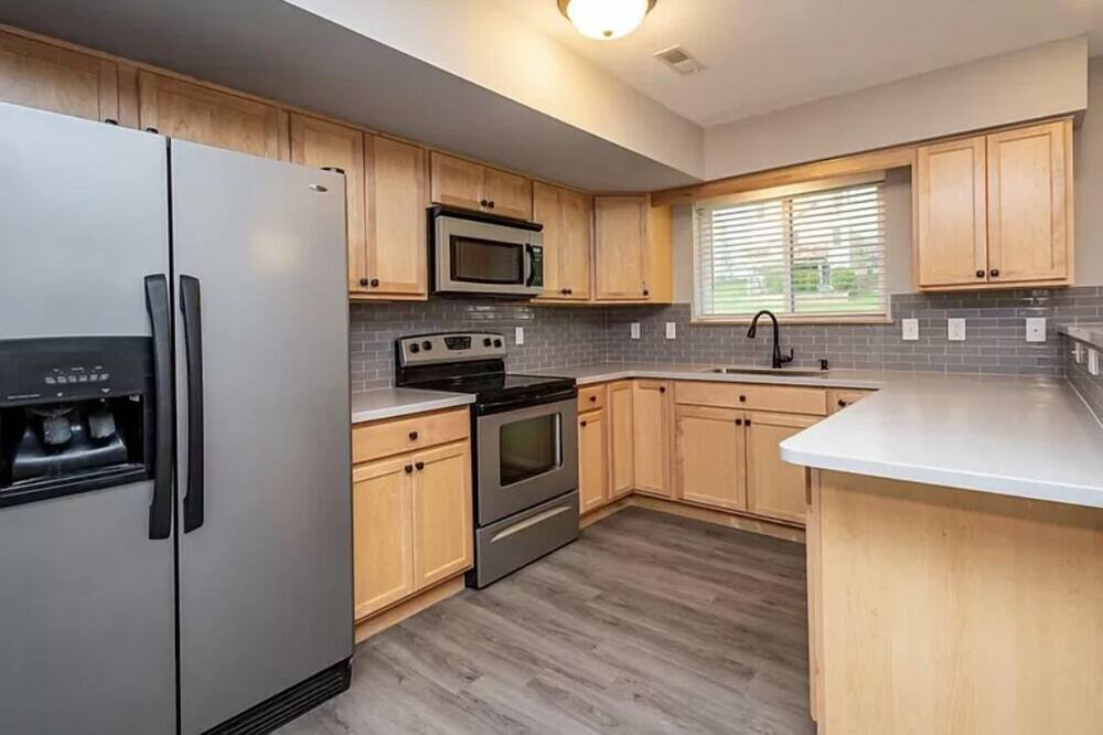 Lincoln House | Cozy in Coralville