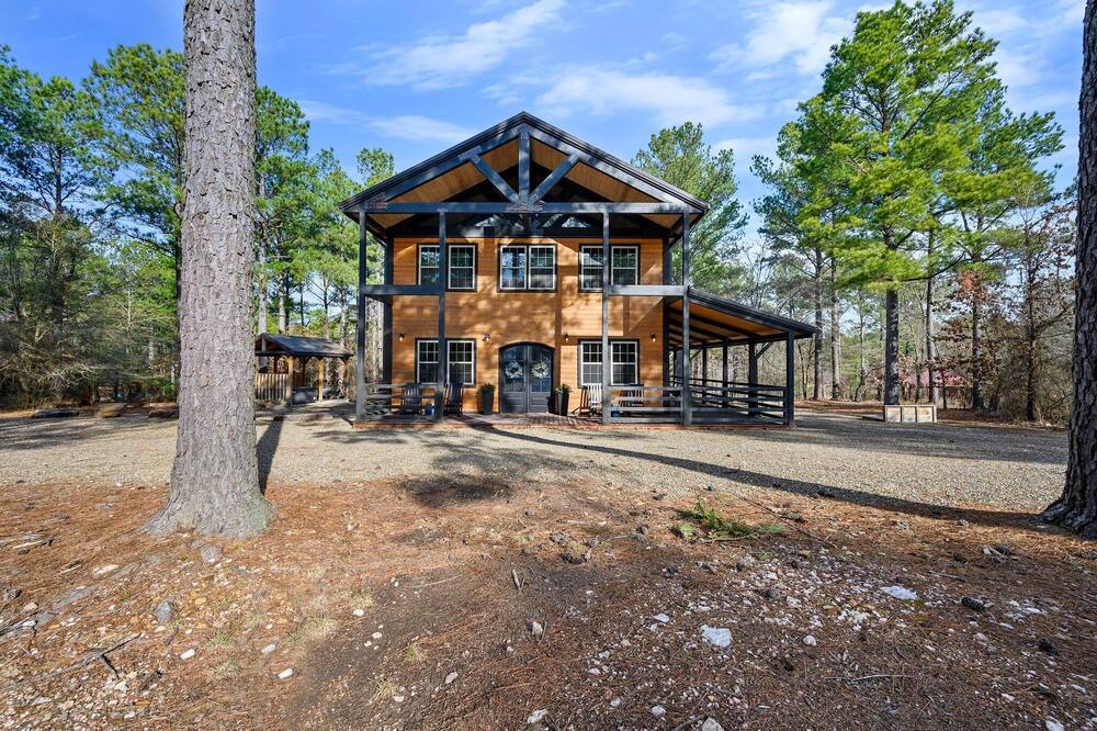 Hochatown Cabin | Cabin w/HotTub, Grill; Pets OK