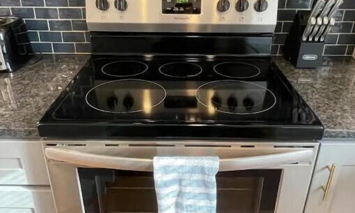 Manchester Apartment | Unit 6: Newly Renovated 2nd Floor Studio