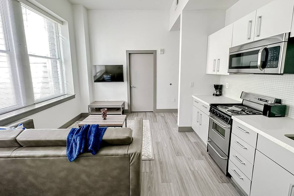 Springfield Apartment | Sleepover: Unforgettable 1BD/1BA- Downtown Springfield