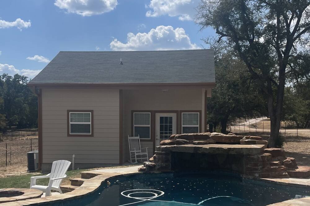 Liberty Hill House | Stay In the Eclipse Path of Totality, Liberty Hill, TX