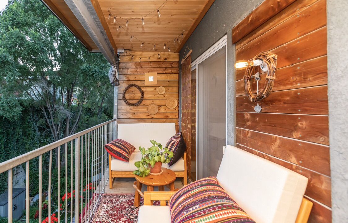 Sainte-Marie Apartment | Amazing Boho Apartment in Heart of Montreal