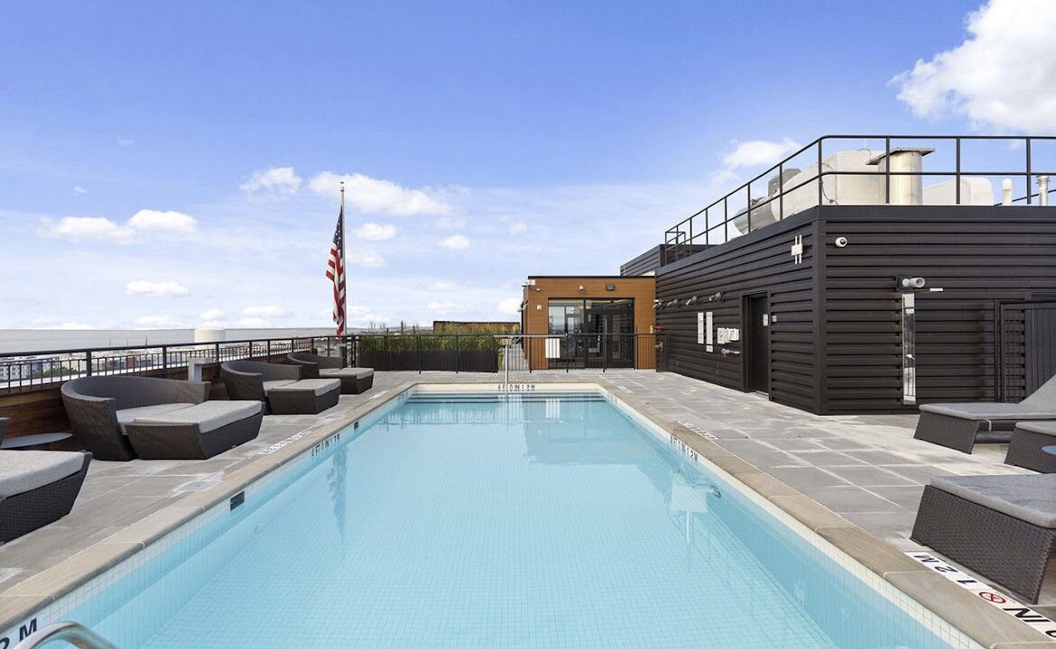 Lynn Apartment | Luxurious Rooftop stay 5 min from Beach