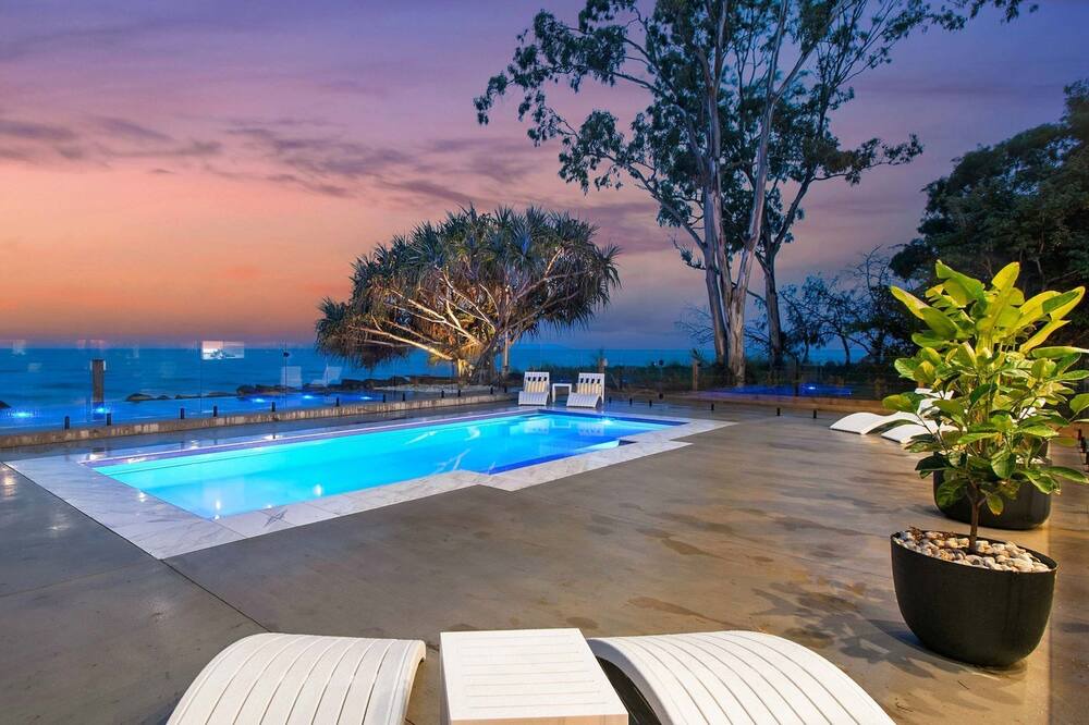 Traviston Apartment | Pool Deck on Dudley