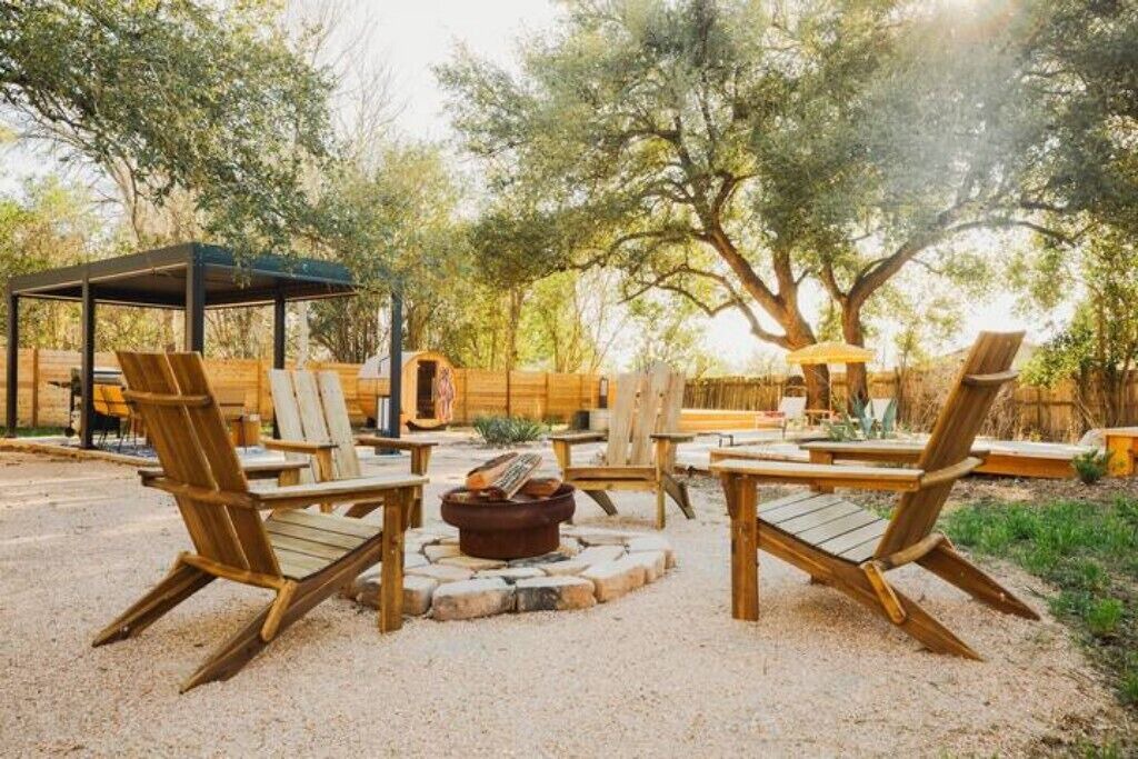 Lockhart House | New! Little Lockhart Oasis with Sauna & Cowboy Pool