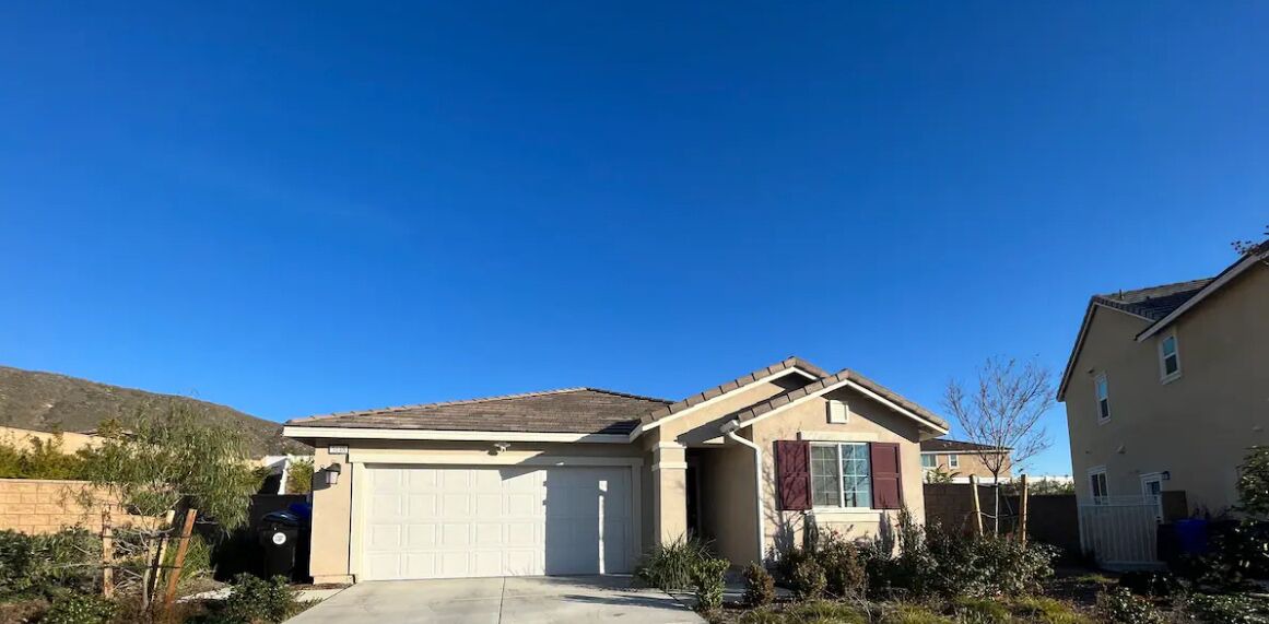 Jurupa Valley Apartment | 2b1b NEAR UCR no kitchen