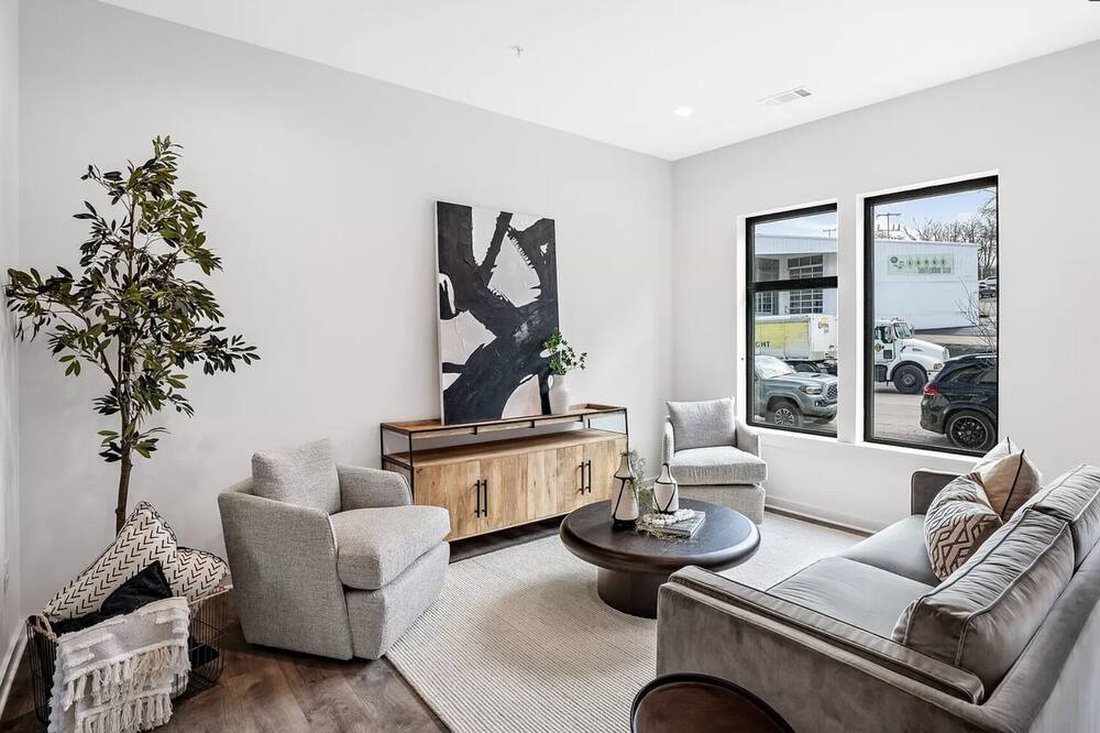Chestnut Hill Condo | Welcome to Downtown Living !