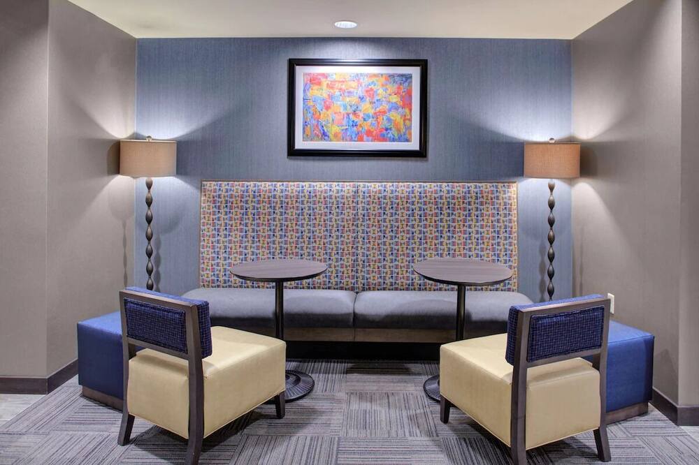 Columbus House | Modern Rooms | EV Charging & Indoor Pool | Next to Scioto Downs
