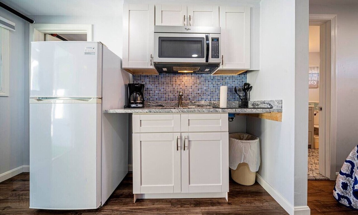 Ocean Park Apartment | Seaside Studio Retreat | Sleeps 4 | Parking