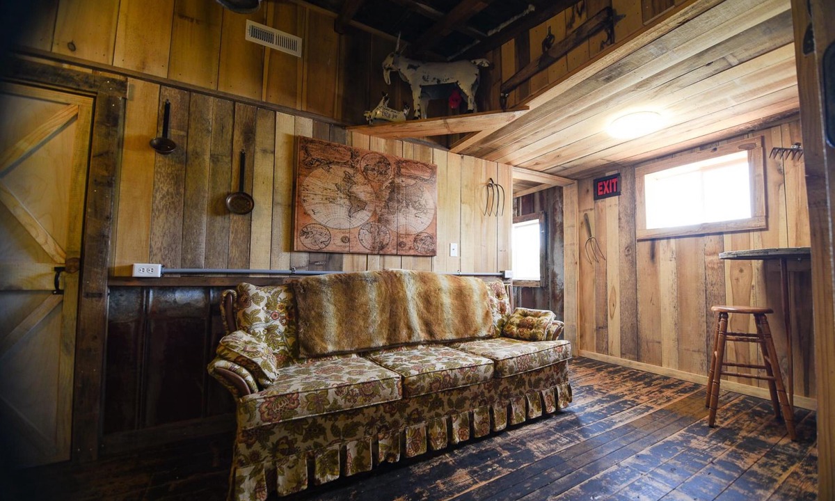Tracy City House | Goat Pen Hostel - Gizzard South