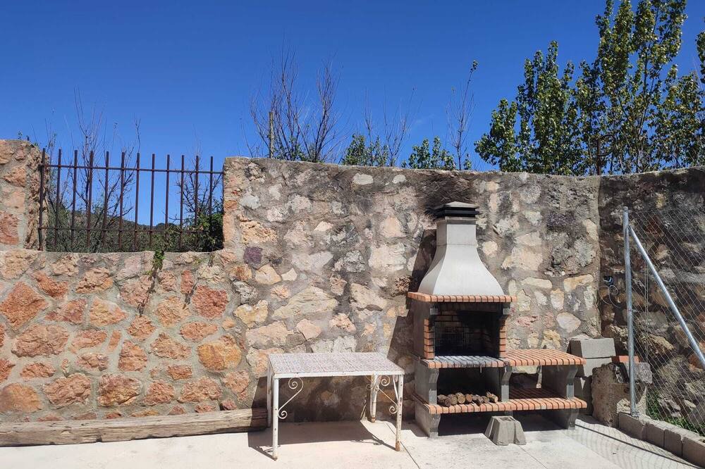 Cuenca Ski Chalet | Chalet con Barbacoa y Jacuzzi Para Disfrutar en Familia a 5 Minutos de Cuenca