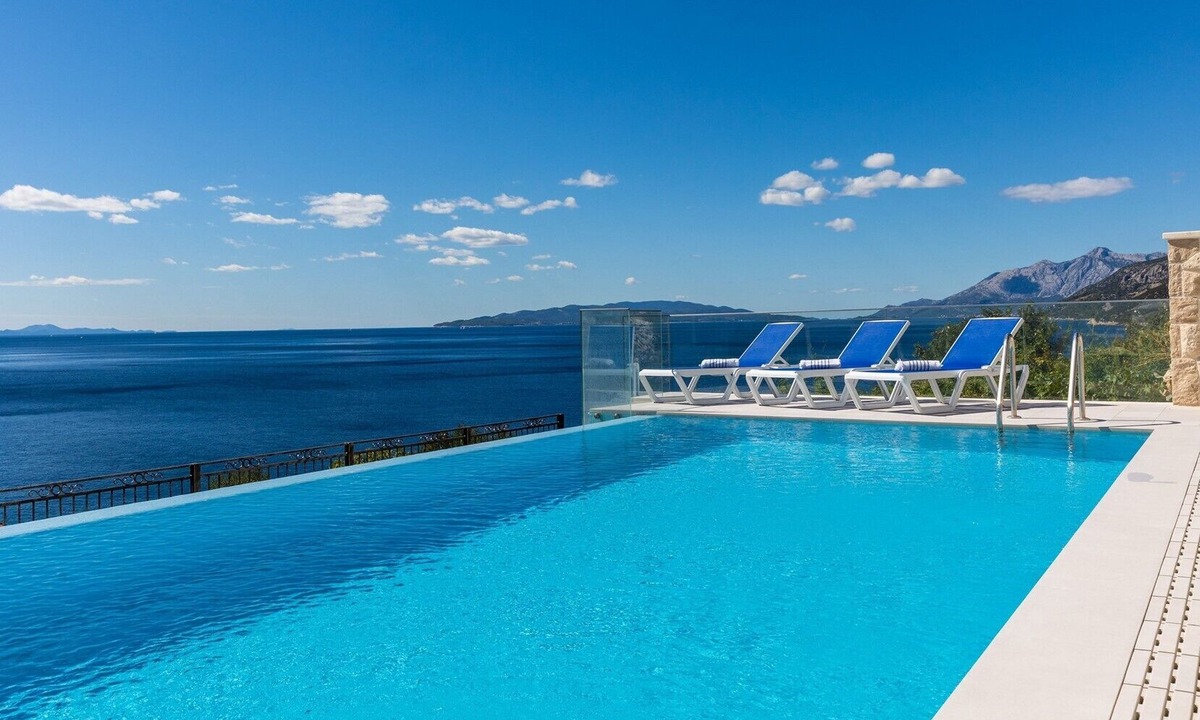Potomje Villa | Villa di Goya heated infinity pool, beachfront, quiet area, outdoor kitchen, bbq