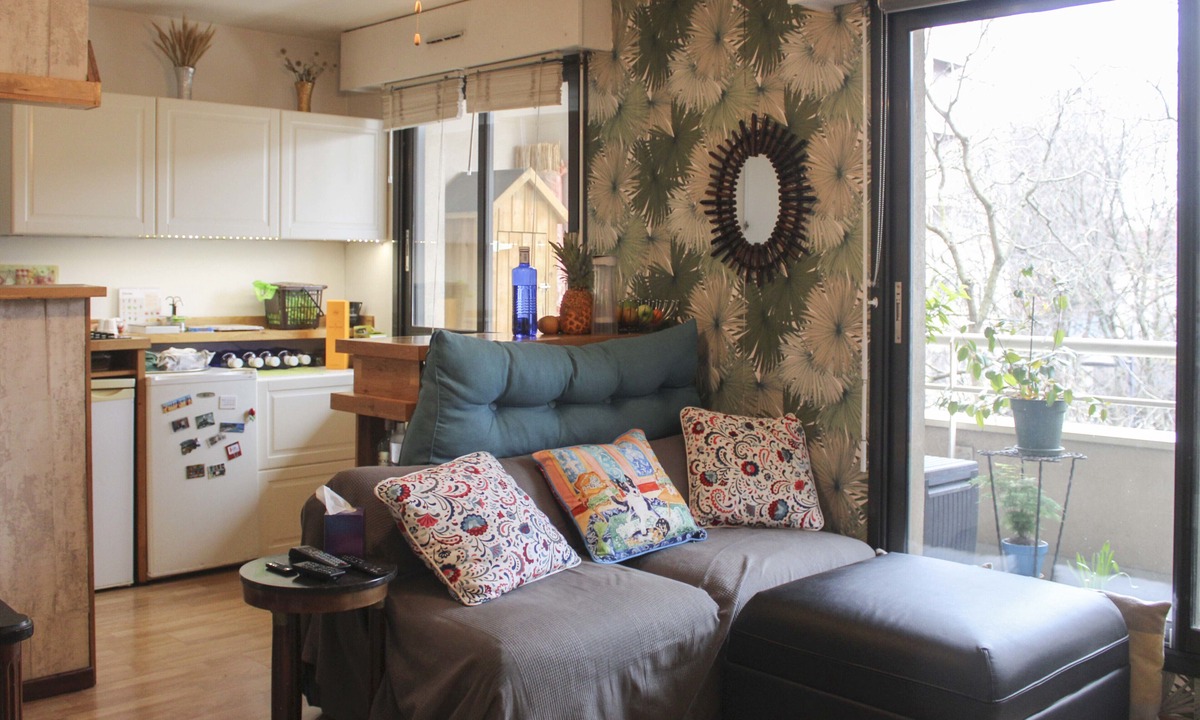 Flandres Apartment | Large studio with balcony