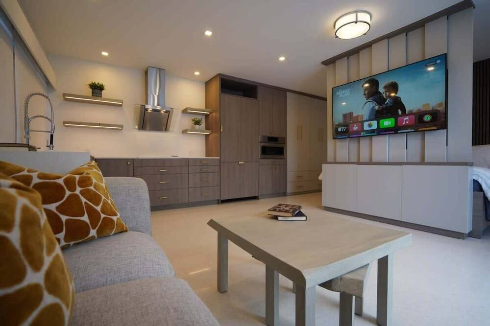 North Corals Apartment | NEW Luxury Private Modern wPatio 1 Mi to Beach
