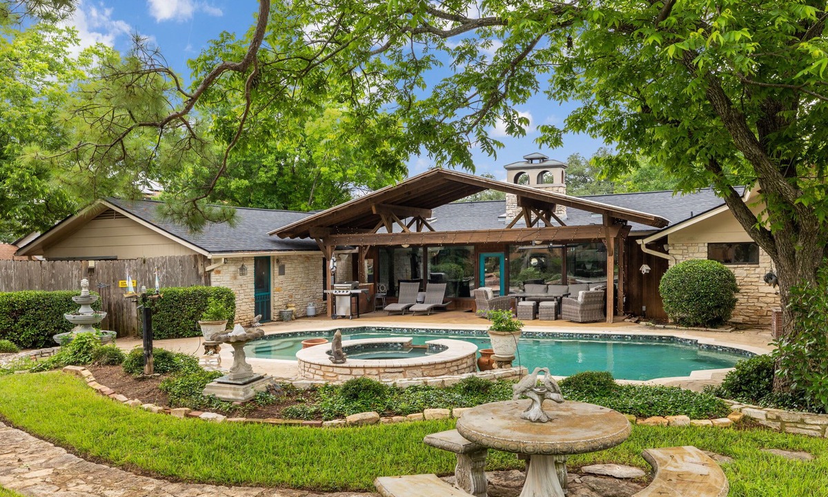 McNeil House | Pickleball, Pool, Quiet Garden | The Pony
