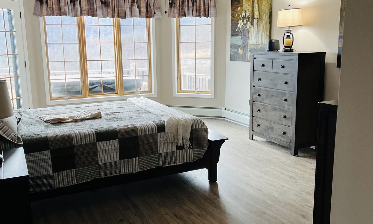 Dushore House | Scenic Mountain View Getaway