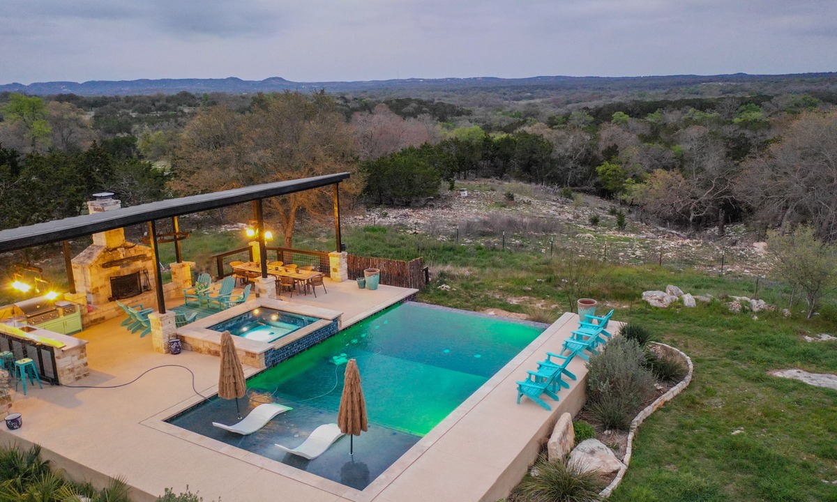 Boerne House | Texas Eclipse Pool party