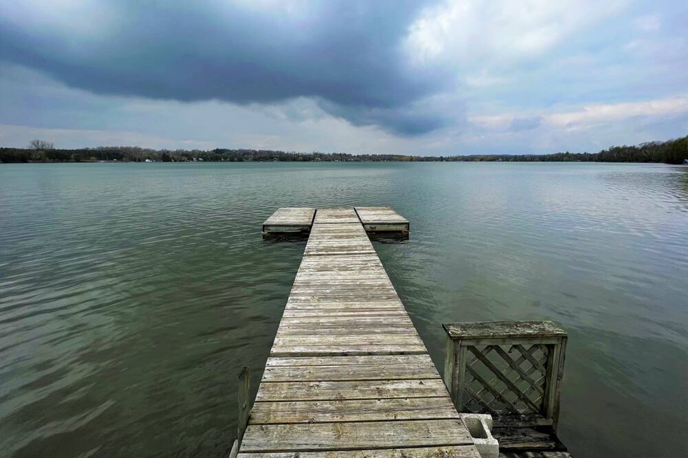 Colborne Cottage | Southpoint Cottage on Little Lake, Brighton, Ontario!