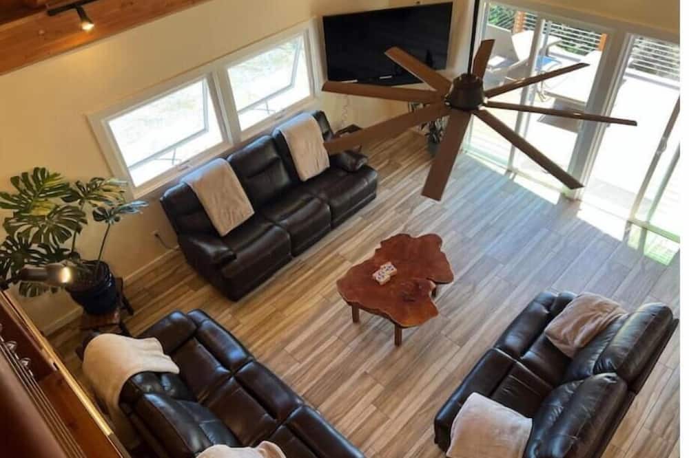 Kukuihaele House | River House, musical waterfalls