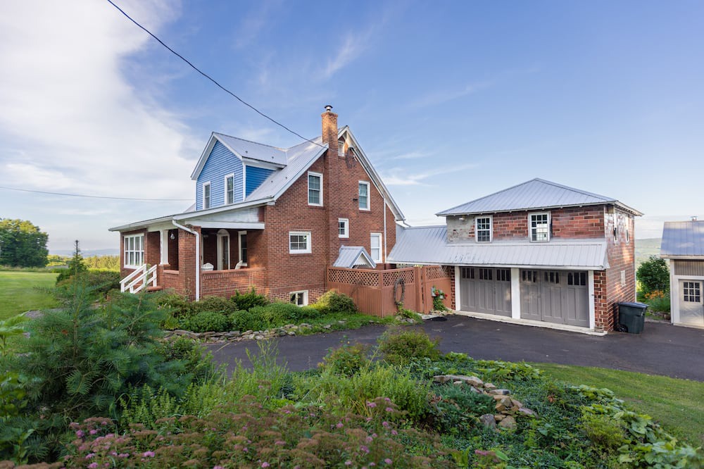 Boynton House | 4 bedroom, 1.5 bath, mountain views!