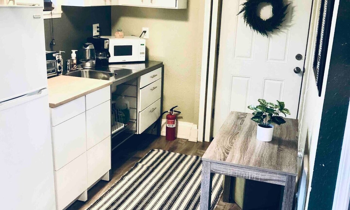 South Delridge House | Cute, West Seattle, Tiny Guest House Getaway~