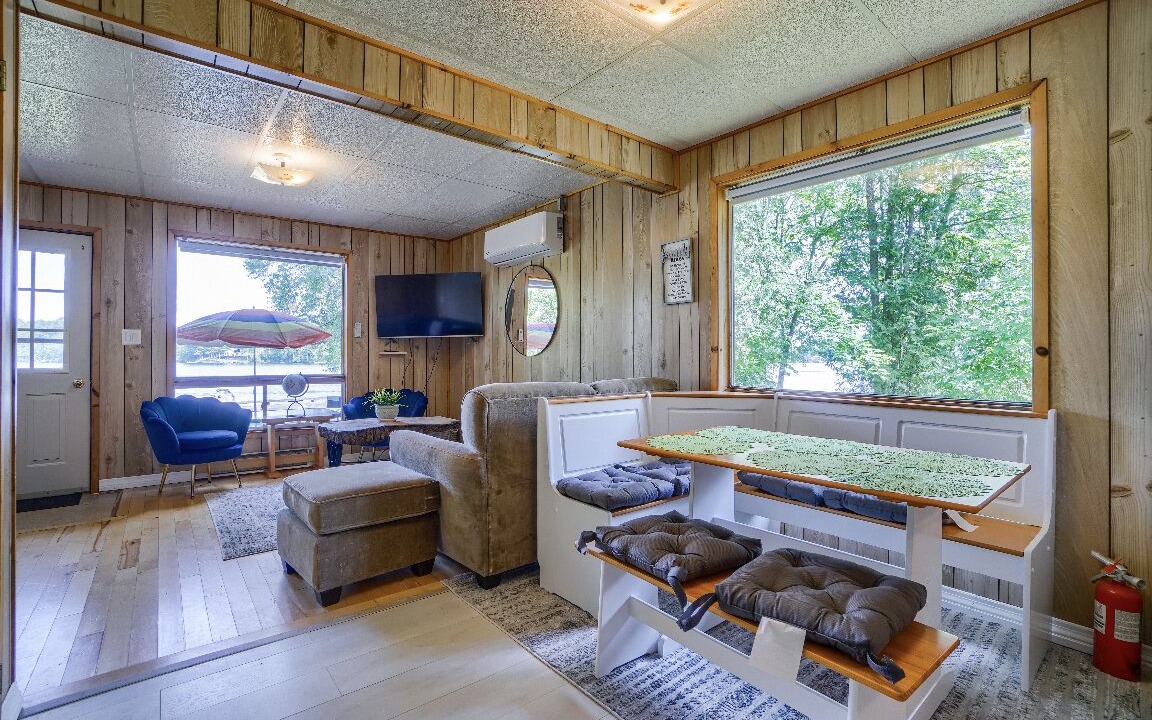 Coboconk Cabin | Cozy Waterfront Cottage!