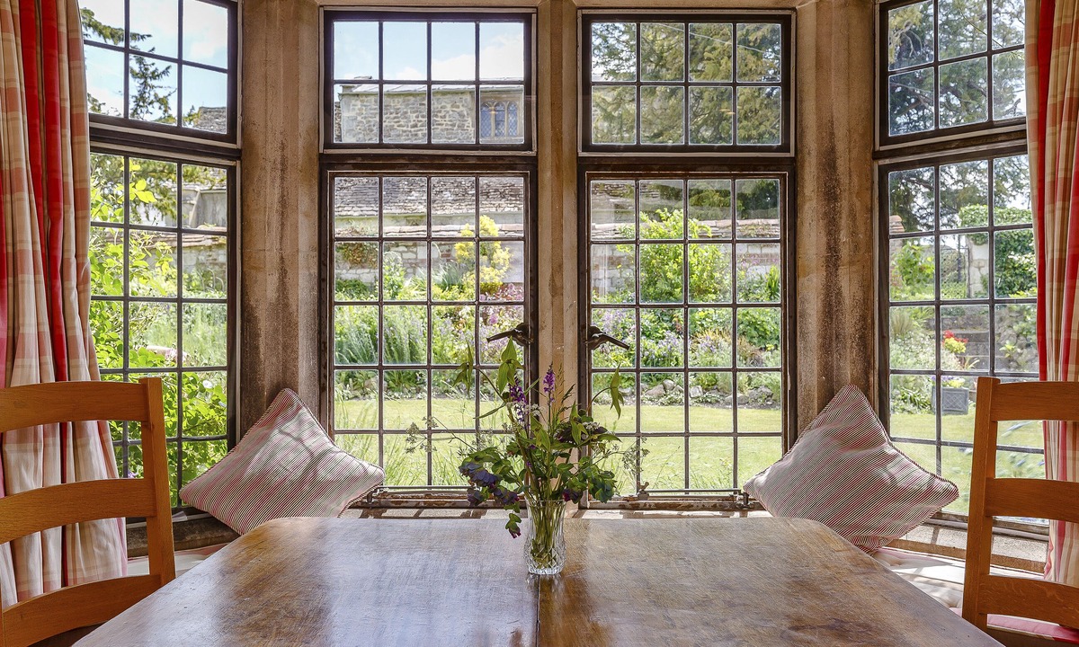 Swindon House | Pet friendly, comfortable Grade 2 listed manor complete with Aga, fires etc.