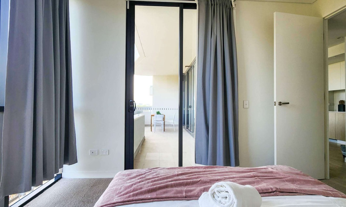 Lidcombe Apartment | Olympic Parkside Haven + Free Parking