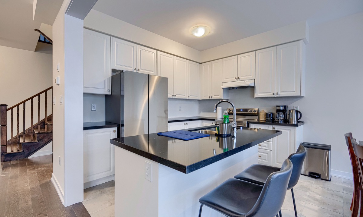 Cambridge House | A king and 3 Queen beds in 4 bedrooms, good sleep for 8