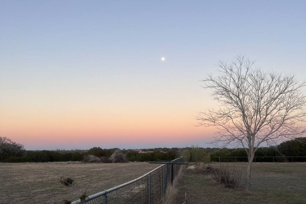 Lometa RV Rental | Quiet & Spacious Nature Retreat with Open Skies in TX Hill Country