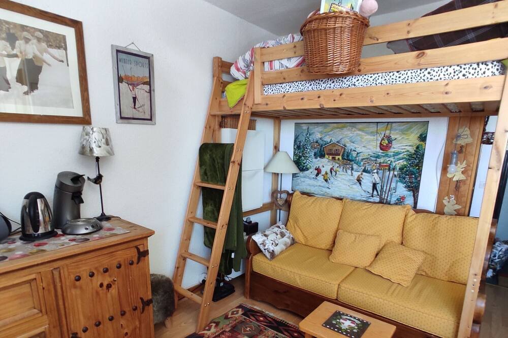 Allevard Apartment | Studio Apartment 'Clos Des Gentianes' with Shared Pool