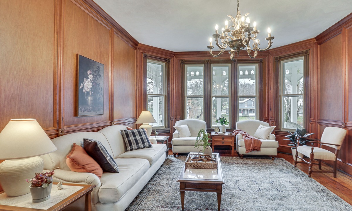 Singers Glen House | Restored Virginia Victorian: 10 Mi to Harrisonburg