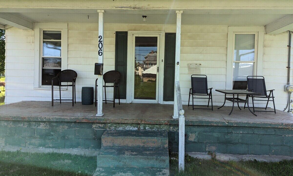 Robinson House | 3 Bedroom Home Steps from the Square