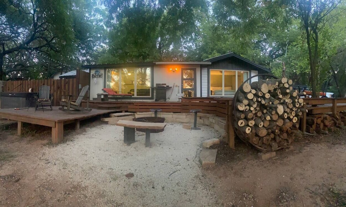 Buffalo Gap House | The Gap House HOT TUB