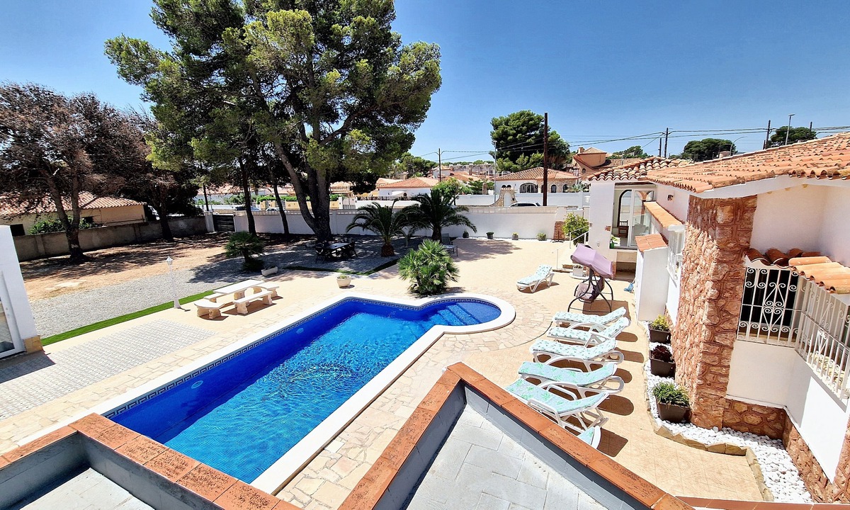 Miami Platja Ski Chalet | Chalet Mimosa Oasis