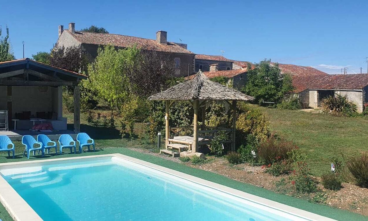 Nieul-sur-l'Autise House | Maison de Charme Avec Piscine sud Vendee