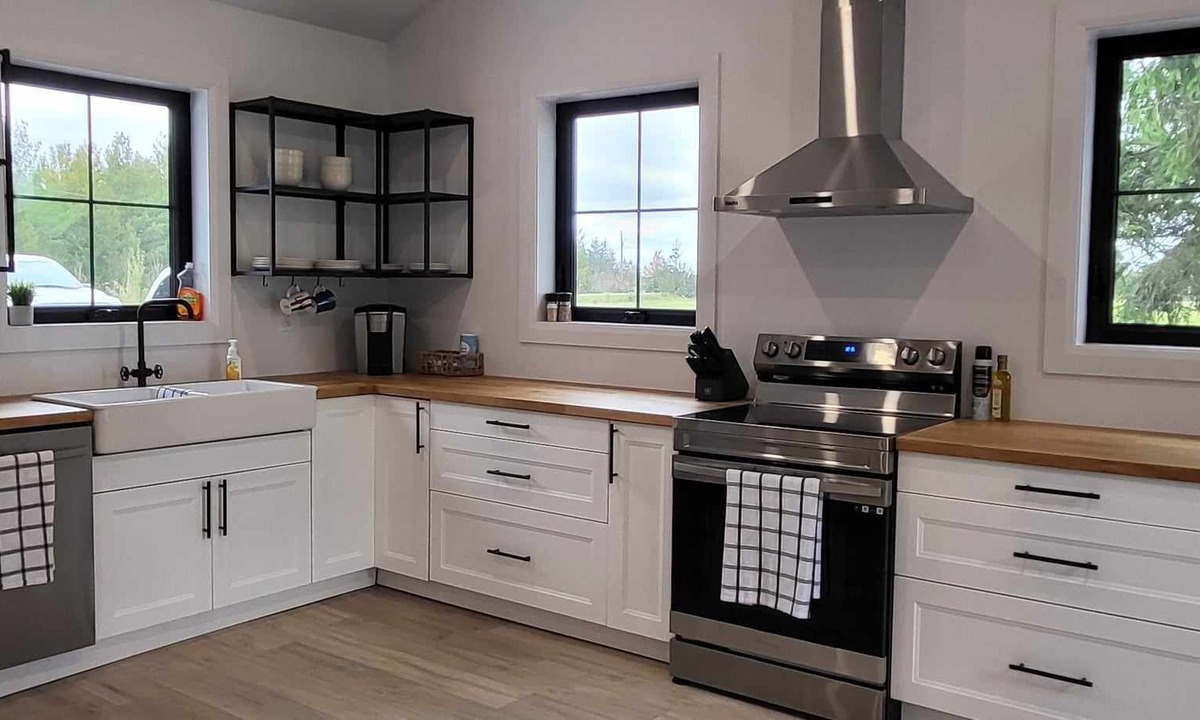 Lambton Shores House | Willow On The Ridge