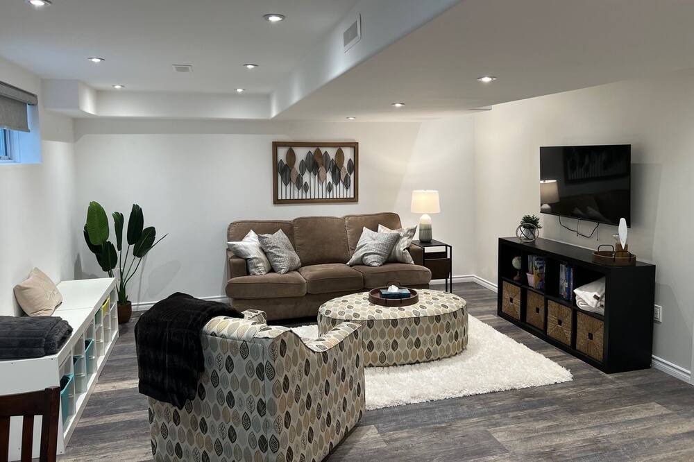 Alliston House | The Oake Room - Modern Convenience