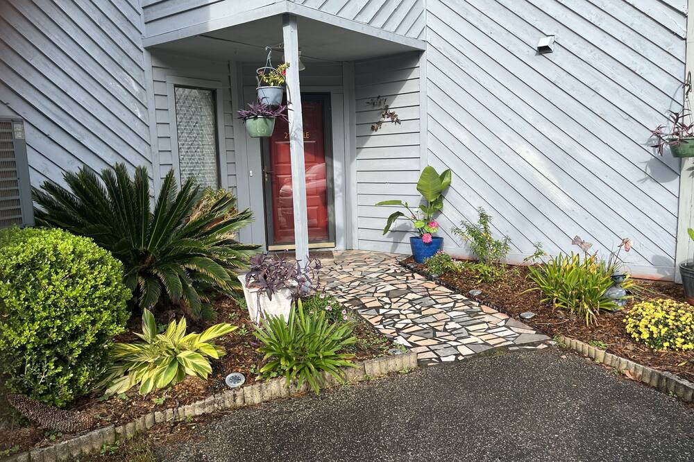 Hanahan House | Beautiful Townhome with 2 Master Suites