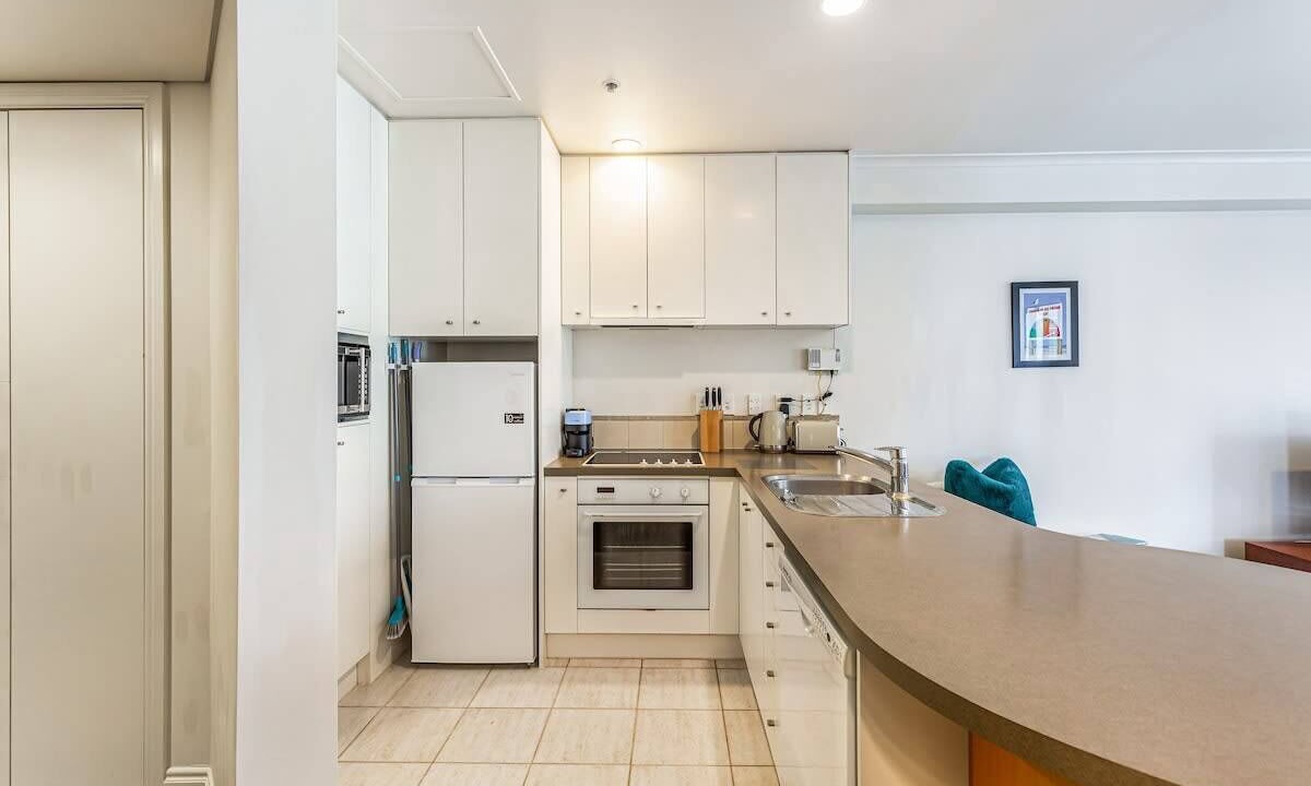 Northcote Apartment | Spacious CBD Retreat: 1BR Queen St Gem!