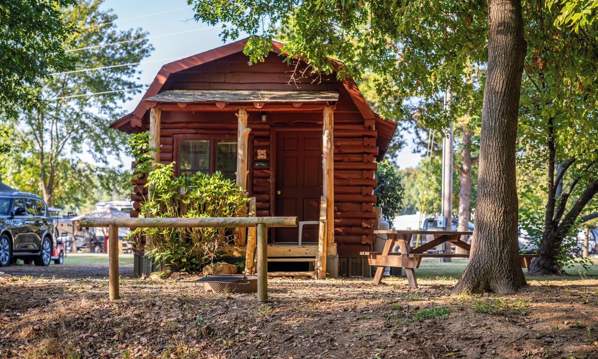 Carlisle Cabin | Relaxing Accommodation! Kitchen, Free Parking, Close to Greenleaf State Park!